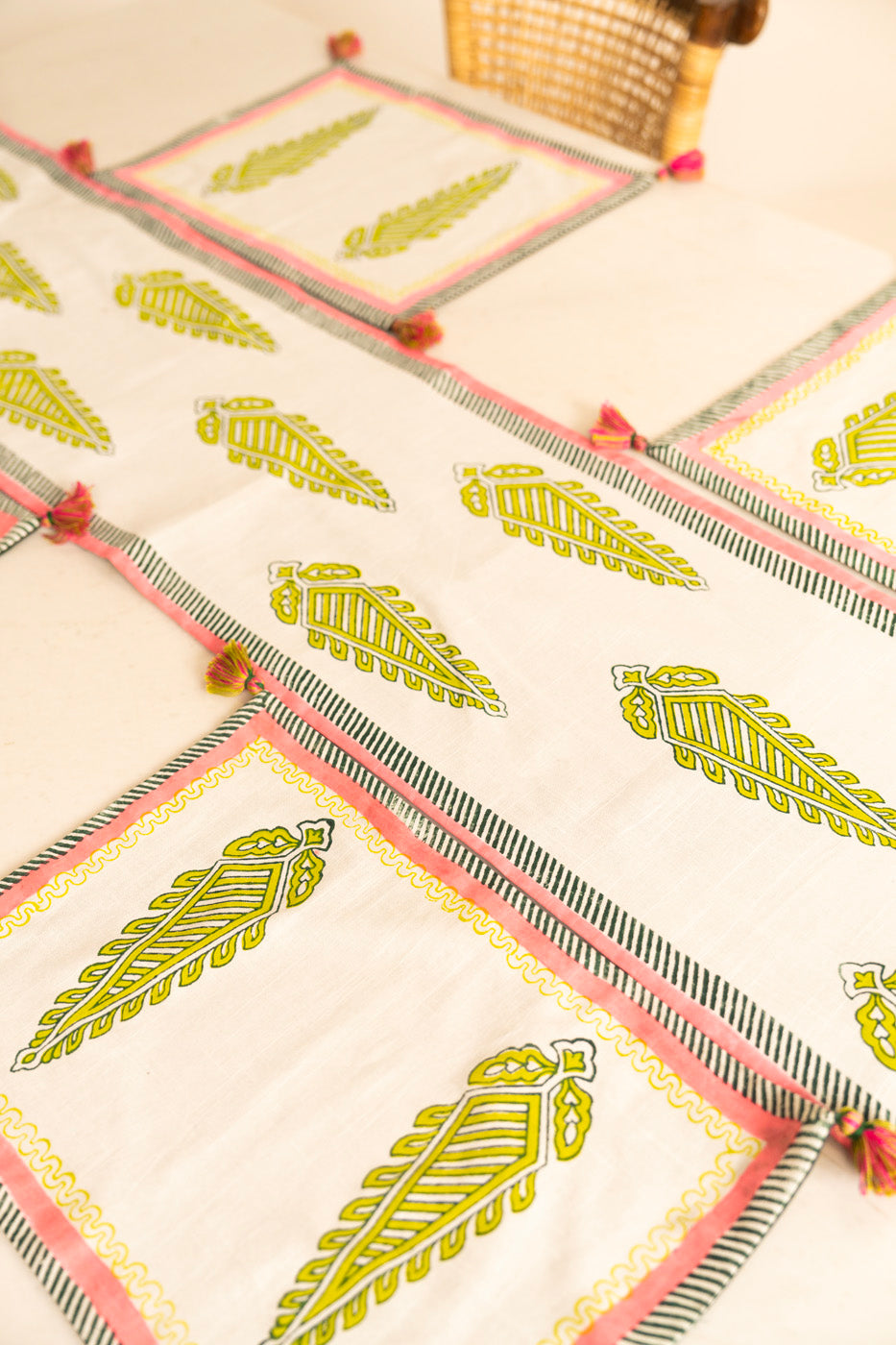 HOME | TABLE RUNNER