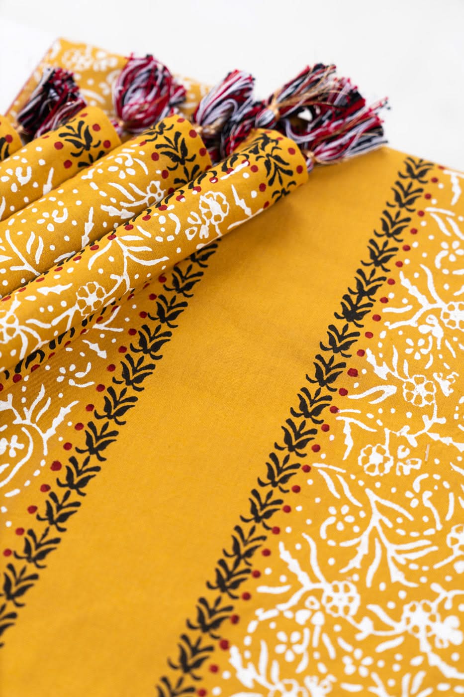 HOME | TABLE RUNNER