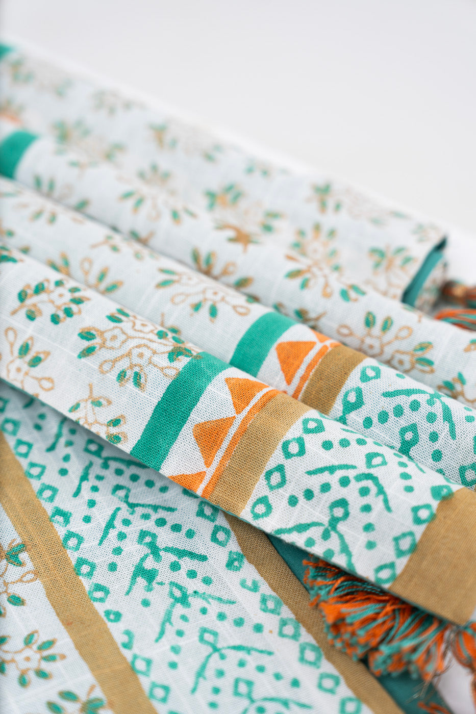 HOME | TABLE RUNNER