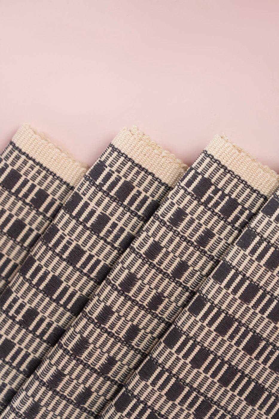 HOME | TABLE RUNNER