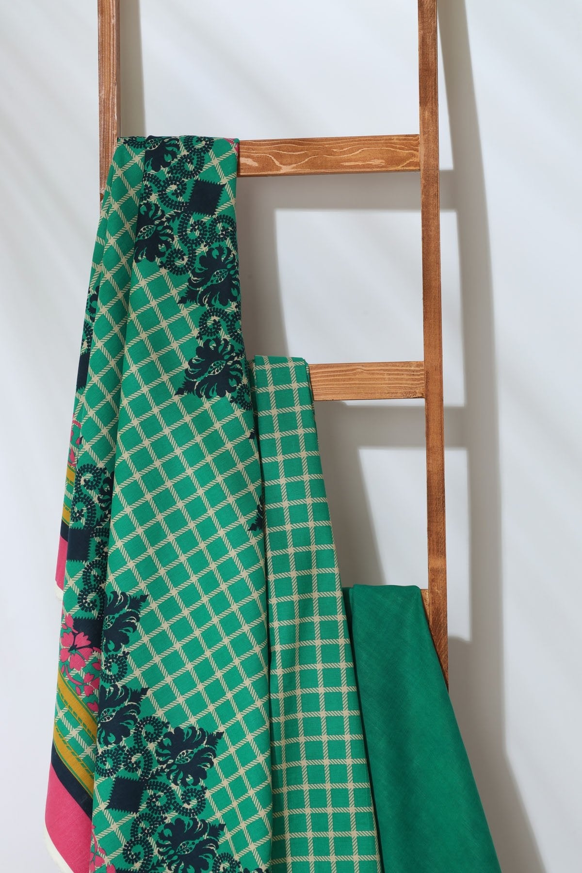 3 Pc Printed Khaddar Suit With Printed Khaddar Dupatta