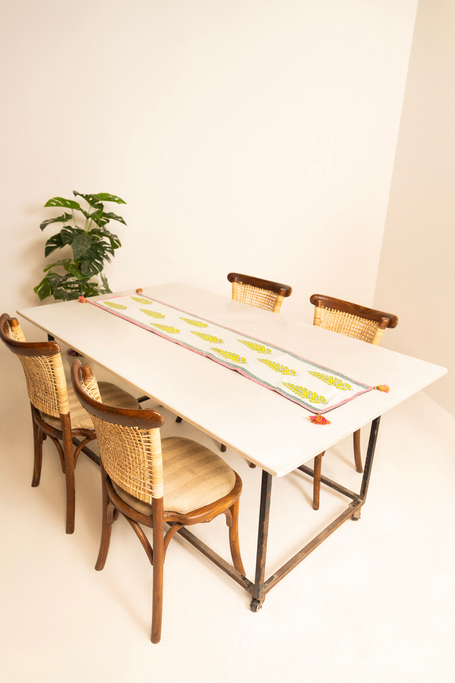 HOME | TABLE RUNNER