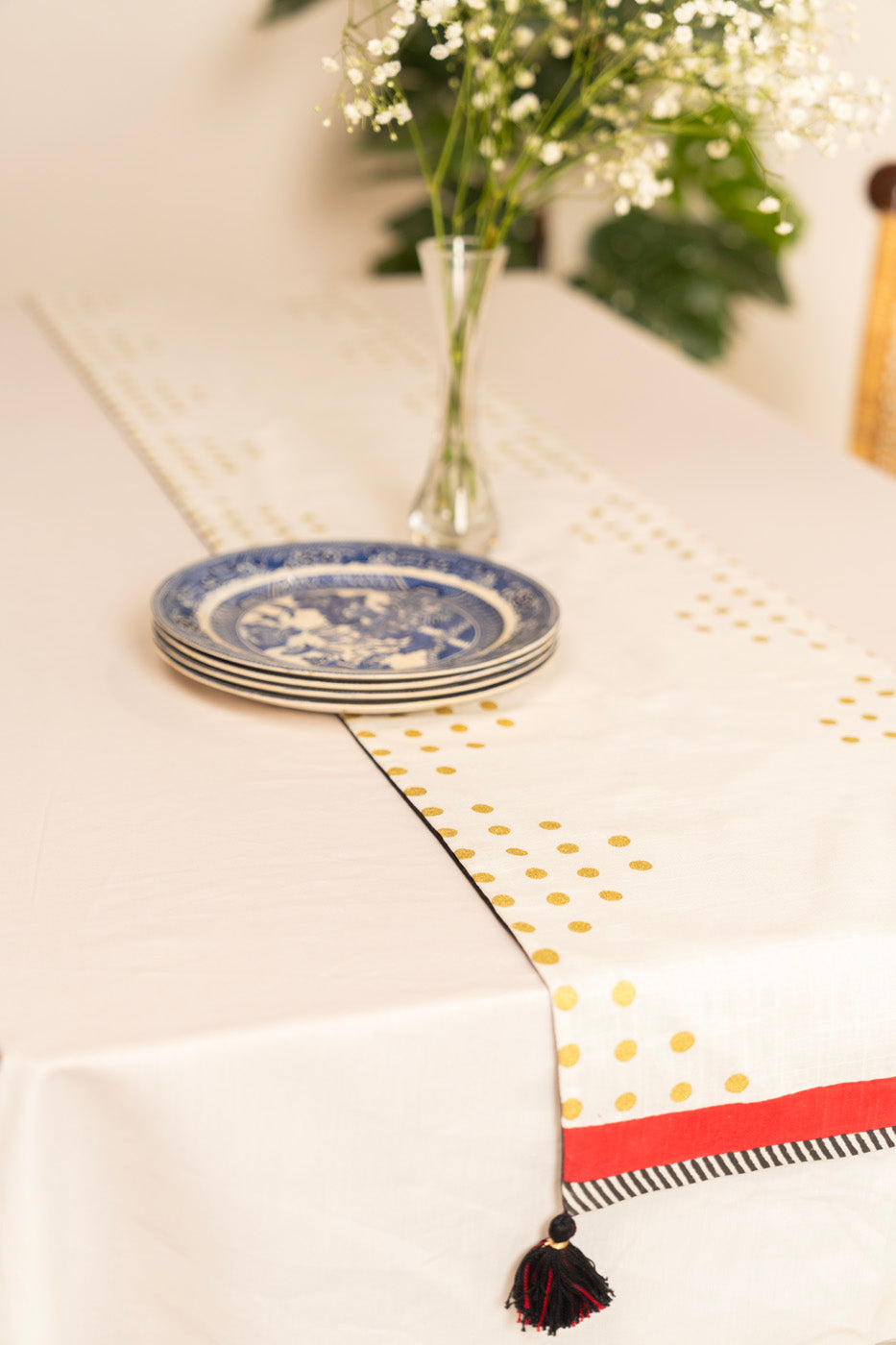 HOME | TABLE RUNNER
