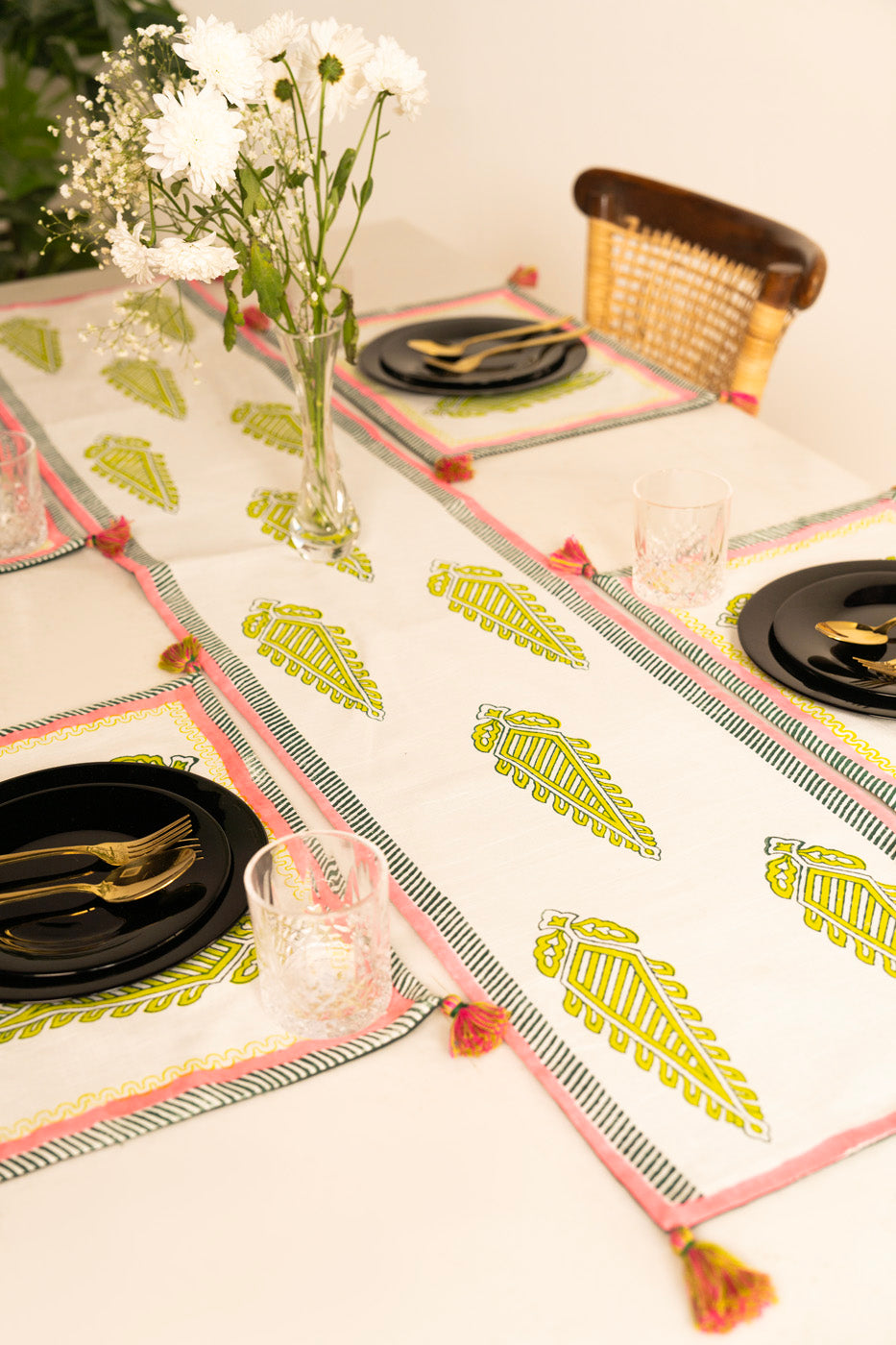 HOME | TABLE RUNNER