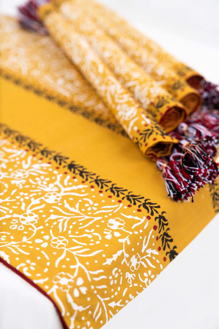 HOME | TABLE RUNNER
