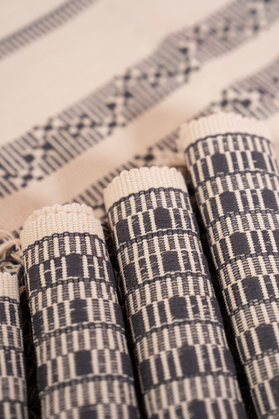 HOME | TABLE RUNNER