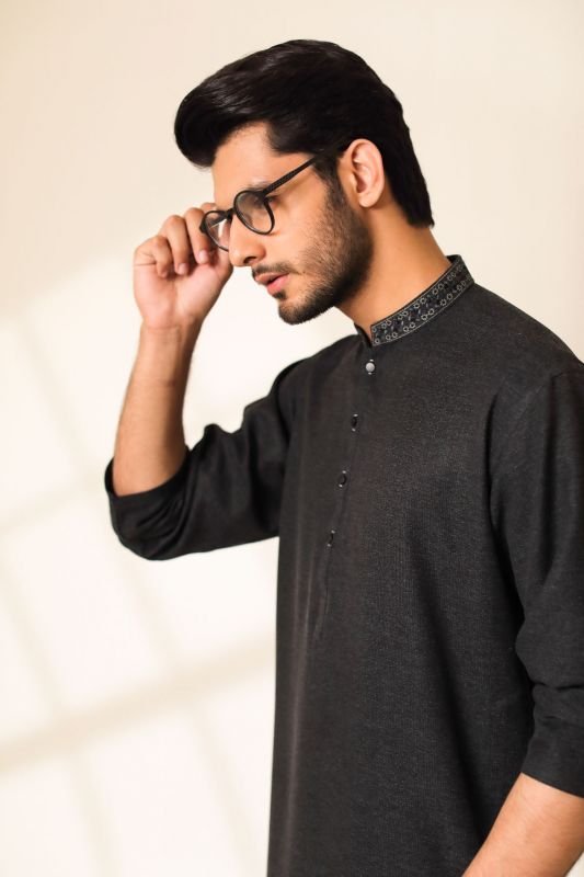 Dyed Embroidered Blended Kurta